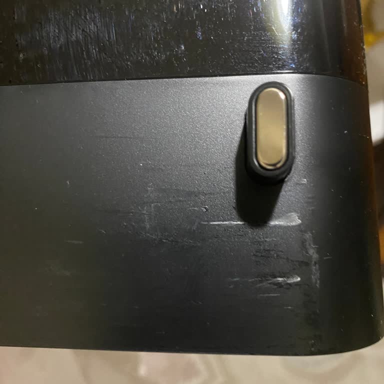 Garanti Servisi Şarj Cihazını Çizik Ve Darbe Aldı