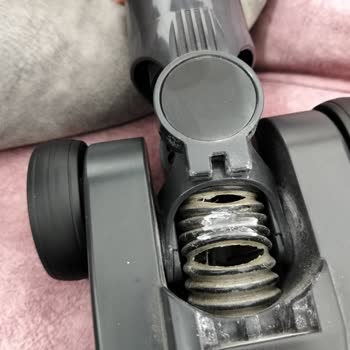 Karaca Züccaciye Dikey Süpürgenin Başlığındaki Hortumda Kopmalar Oluştu