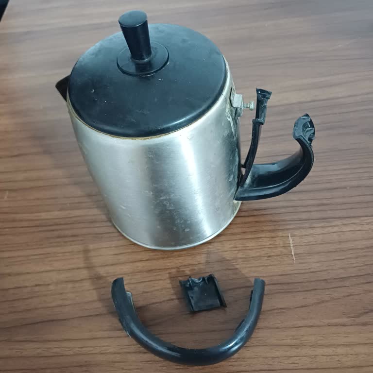 Sinbo Çay Makinesinin Üst Demlik Kulpu Kırıldı