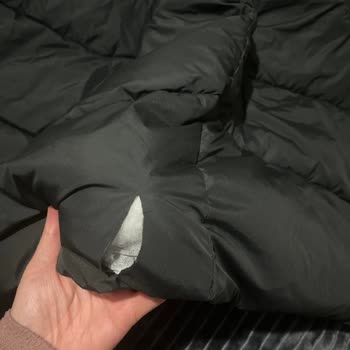 FLO Ayakkabı Yırtık Mont Satıldı, İade Ve Değişim Sunulmadı