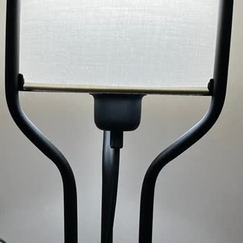 Tepe Home’da Görseldeki Masa Lambası Gönderilmedi