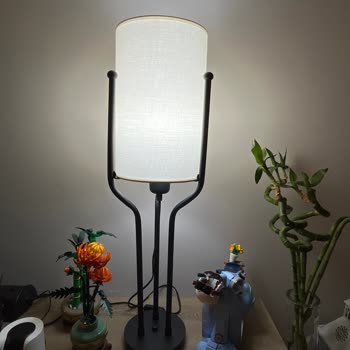 Tepe Home’da Görseldeki Masa Lambası Gönderilmedi