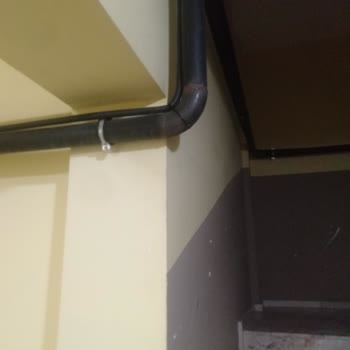 Türk Telekom Apartmanda Düzensiz Ve Kirli Fiber Kablo Çekimi Sonrası Mağduriyet