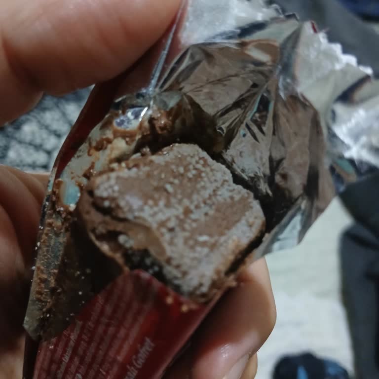Eti Ahenk Gurme Çikolatanın Üzerinde Küflenme Olduğunu Ve Çok Kötü Koktuğunu Fark Ettim