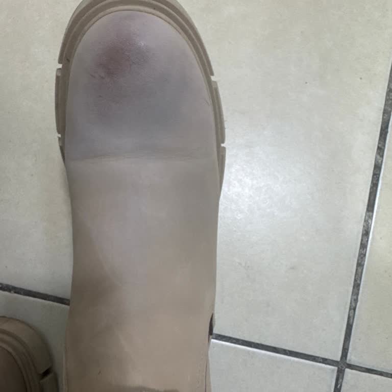 Nine West Botlarda Çıkıntı Ve Renk Sorunu Nedeniyle İade Talebi