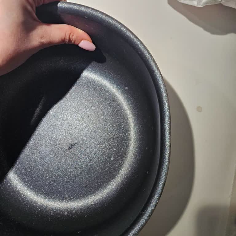 Karaca Tencerede Yamukluk Olduğunu Gördüm