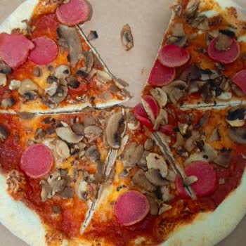 Domino's Pizza 1,5 Saat Bekleme ve Dondurulmuş Kuru Pizza: Hayal Kırıklığı