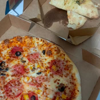 Domino's Pizza 1,5 Saat Bekleme ve Dondurulmuş Kuru Pizza: Hayal Kırıklığı