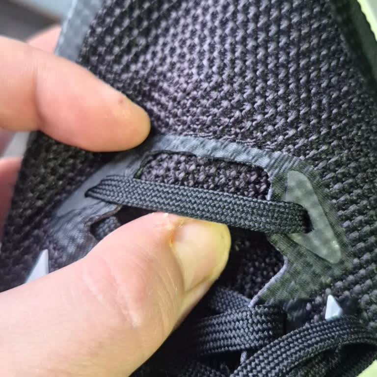 Patlayan Ayakkabı Dikişi, Çelişkili İade Bilgisi Ve İlgisiz Mağaza