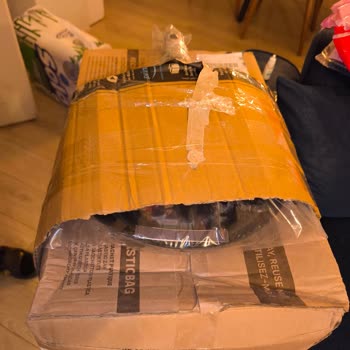 Amazon’dan Tefal Tava Seti Paketsiz Gönderildi, Düğün Hediyesi Mahcup Edildi