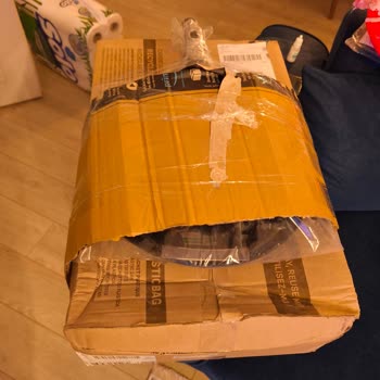 Amazon’dan Tefal Tava Seti Paketsiz Gönderildi, Düğün Hediyesi Mahcup Edildi