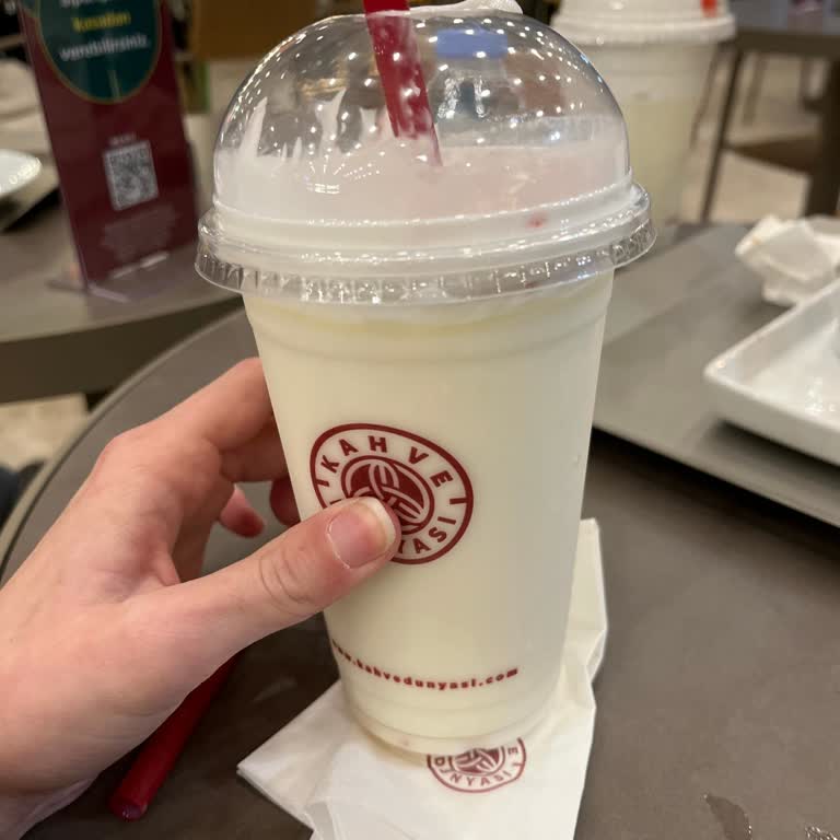 White Chocolate Mocha’da Çikolata Tadının Yokluğu Ve Çalışanların İlgisiz Tutumu