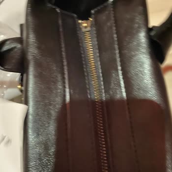 Manuka Çantasında Marka Yazısı Hatası Ve Fermuarsız Model Getirildi