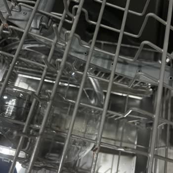 Samsung Bulaşık Makinesinde Sepet Paslanması Mutfak Gereçlerine Zarar Veriyor