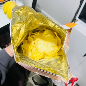 A101'de Satın Alınan Lays Ruffles Cips Paketi Nemli Ve Bayat, Tazelik Sorunu