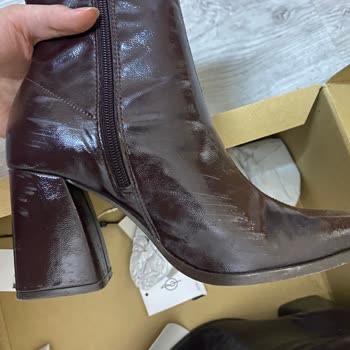 İki Kez Giyilen Topuklu Botta Deri Çizikleri Ve Deformasyon: Ayıplı Ürün Değişim Talebi