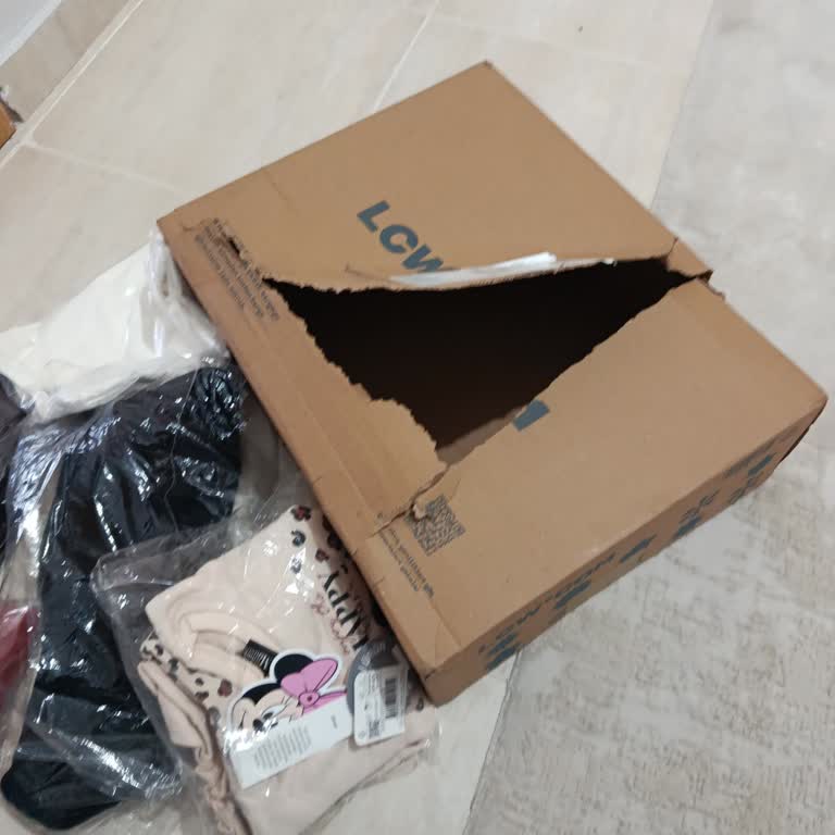 Hepsijet Paketi Açılmış Ve Teslimatçının Ürkütücü Tavrı Güvenimi Sarsıyor