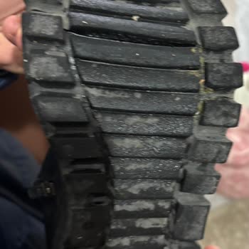 Elle Botunda Kısa Sürede Tabanda Yırtık Ve Yetersiz Garanti