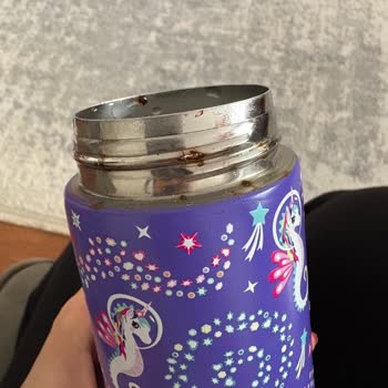 Paslanan Çocuk Matarasında Kalite Ve Sağlık Endişesi, Satıcıdan Cevap Yok