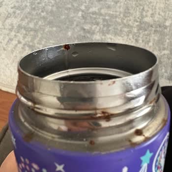 Paslanan Çocuk Matarasında Kalite Ve Sağlık Endişesi, Satıcıdan Cevap Yok