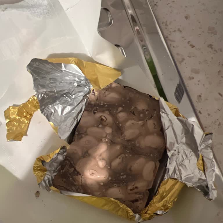 Eti Antep Fıstıklı Çikolata Bozulmuş: Sağlık Riski Ve Güven Zedelenmesi