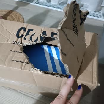 DHL Ecommerce Türkiye Teslim Aldığım Kargonun Paketi Yırtık Haldeydi