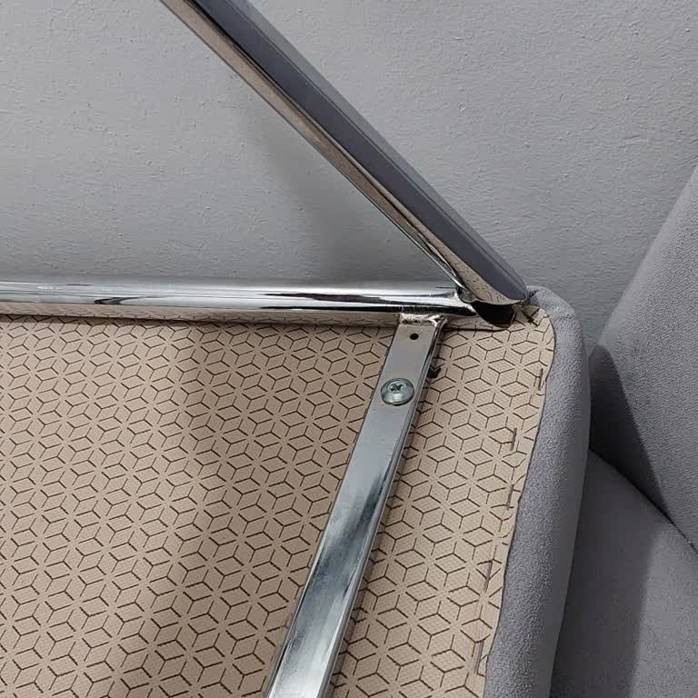 Bellona Şubesinde Alınan Yemek Masası Sandalyesinin Tekrarlanan Eğilmesi Ve Değişim Talebi