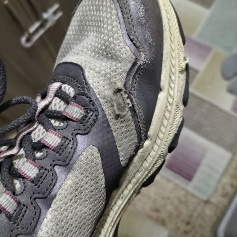 6 Bin TL'lik Skechers Çocuk Ayakkabısında 2 Ayda Yan Dikiş Patlaması Ve Mağazanın Ret Kararı