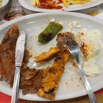 Antalya Özdilek Park Baydöner Şubesinde Kıl İçeren İskender İçin Hijyen Şikayeti Ve İade Talebi