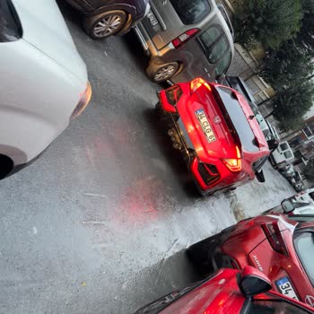 Uyarısız Çukur Nedeniyle Trafik Kazası Ve Araç Hasarı, Belediyeden Tazminat Talebi