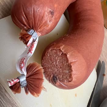 EgeTürk Sucukta Koyu Kahverengi Lekeler Kalite Endişesi Yaratıyor