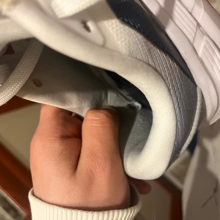 Kısa Sürede Yırtılan Ayakkabı İçin Ücretsiz Değişim Ve İade Talebi