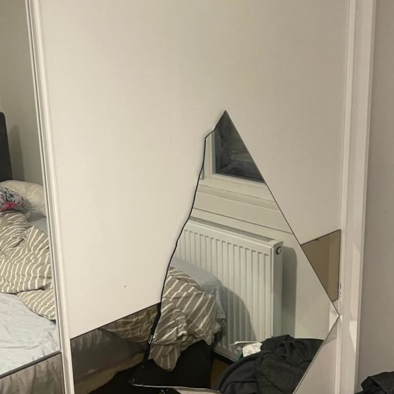 Enza Home Gardırop Aynasının Düşmesi Çocuklar İçin Tehlike Ve Cevapsız İletişim