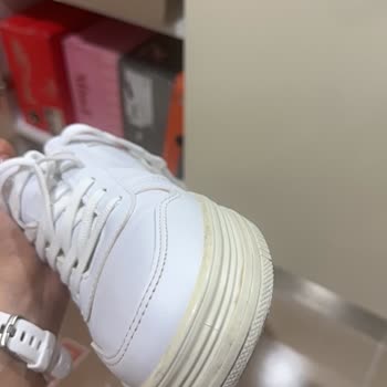 FLO Ayakkabı Mağazasındaki Beyaz Sneaker Ayakkabının Hızlı Sararması Ve Garanti Reddi