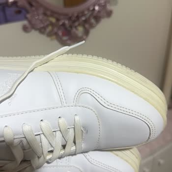 FLO Ayakkabı Mağazasındaki Beyaz Sneaker Ayakkabının Hızlı Sararması Ve Garanti Reddi