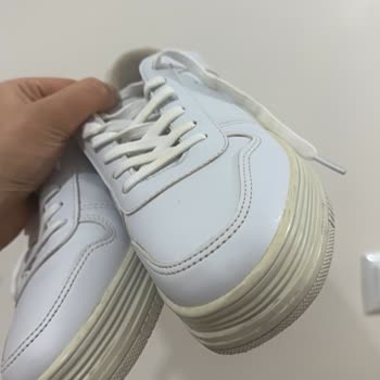 FLO Ayakkabı Mağazasındaki Beyaz Sneaker Ayakkabının Hızlı Sararması Ve Garanti Reddi