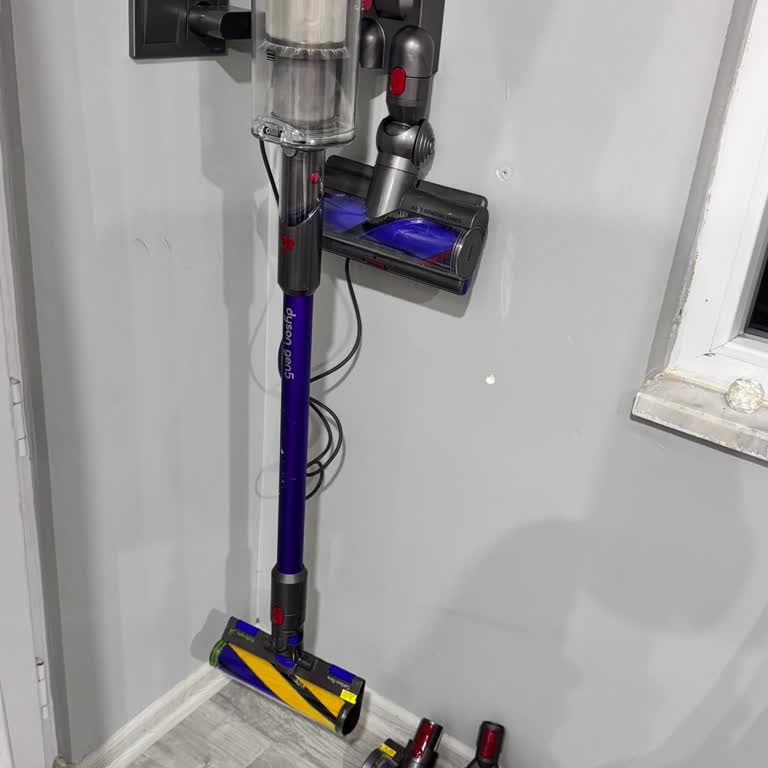 Dyson Gen5 Absolute Süpürge Kutusunda Eksik Koltuk Altı Aparatı Ve Cevapsız Müşteri Desteği