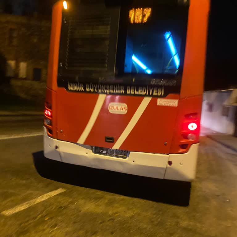 Şoför Kapıyı Kapatarak Yolcuyu Sıkıştırdı Ve Özür Dilemedi