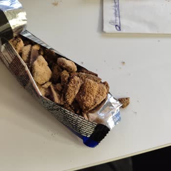 BİM'de Satın Alınan Çikolata Küflü Ve Ezilmiş: Sağlık Riski