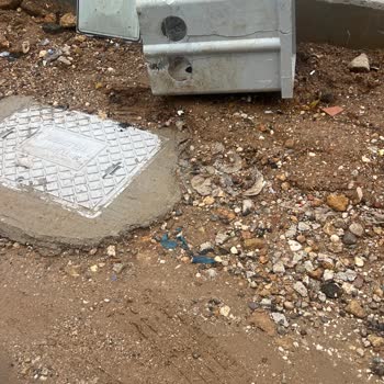 Türk Telekomun Kaldırmadığı Kutu Ve Kablo Artıkları Mahallede Tehlike Ve Görüntü Kirliliği