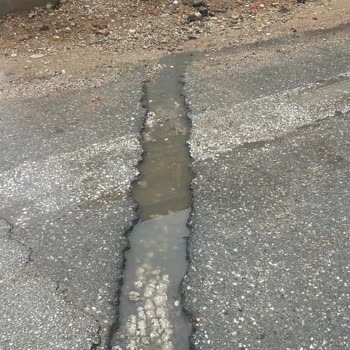 Türk Telekomun Kaldırmadığı Kutu Ve Kablo Artıkları Mahallede Tehlike Ve Görüntü Kirliliği