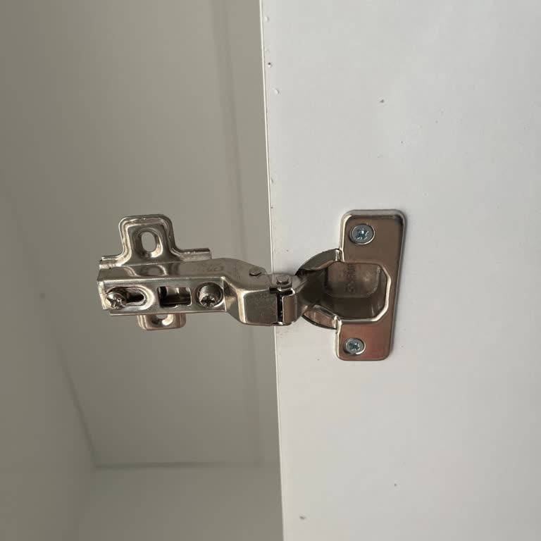 A101 Garaj Home Ürününde Eksik Menteşe, İletişim Cevap Vermiyor