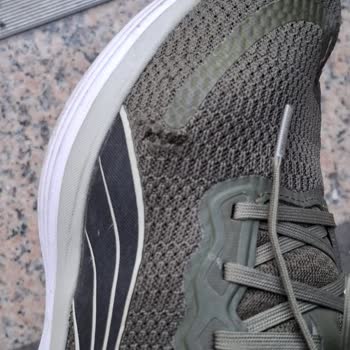 Puma Scend Pro Ayakkabısında Üretim Kusuru: Ön Burun Bölgesinde Simetrik Yırtılma