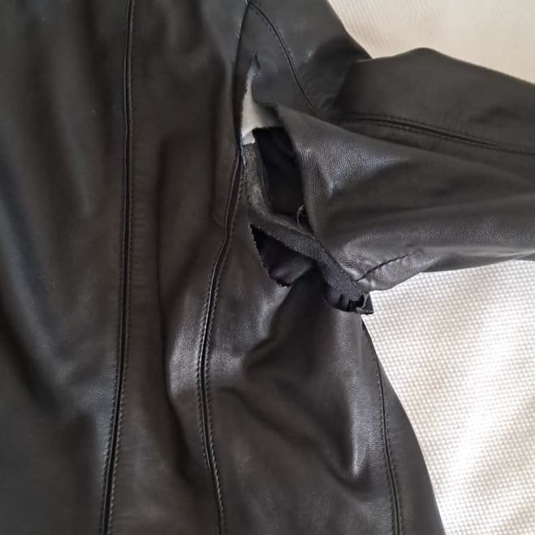 Derimod Online Satın Alınan Deri Ceket Tamir Talebini Reddetti