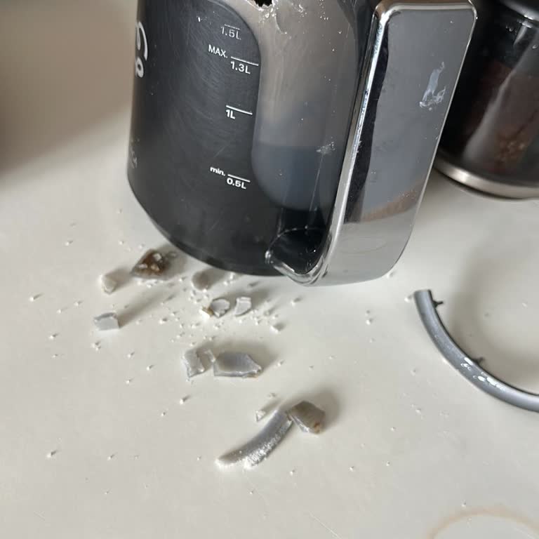 Karaca Çaysever Çay Makinesinin Alt Haznesi Çatladı, Ücretsiz Değişim Talep Ediyorum