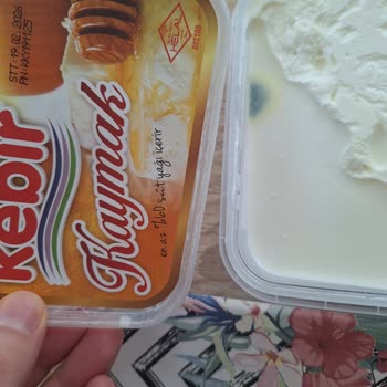 Güven Market'ten Alınan Kaymakta Küflü Ürün Ve Sağlık Endişesi