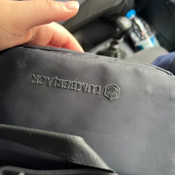 Lumberjack Çantasında İlk Ayda Üretim Hatası: İpler Çıkıyor Ve Yüzey Soyuluyor