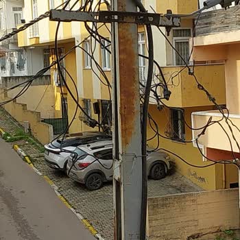 Sürekli Elektrik Kesintileri Ve Voltaj Dalgalanmaları, AYEDAŞ Ve Enerjisa Yönlendirme Karmaşası