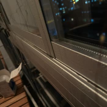 Albert Genau Isı Köprüsü Oluşturan Cam Balkon Sisteminde Yoğun Terleme Ve Su Birikmesi