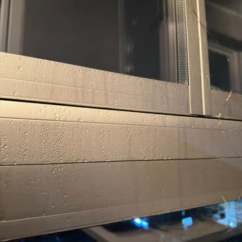 Albert Genau Isı Köprüsü Oluşturan Cam Balkon Sisteminde Yoğun Terleme Ve Su Birikmesi